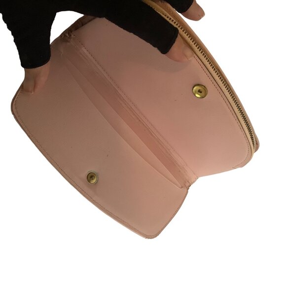 Vtg Pink Faux Leather Slim Clutch Wallet Rose Floral Cameo Zip Cottagecore - Picture 7 of 12